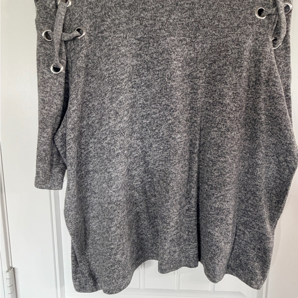 Chic Off-the-Shoulder Gray Sweater